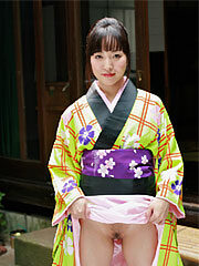 Dark haired Japanese lady in a kimono showing her fine vagina