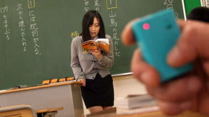 Nozomi Hazuki gets toys on hairy pussy until she squirts in classroom.