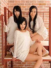 Uta Kohaku, Hina, Sanae Momoi show nude bodies after undressing.